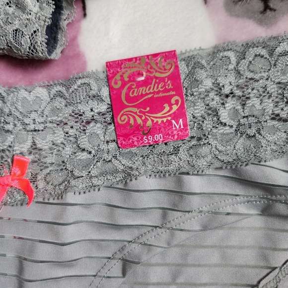 2 Pairs Of Medium Panties - Picture 4 of 6